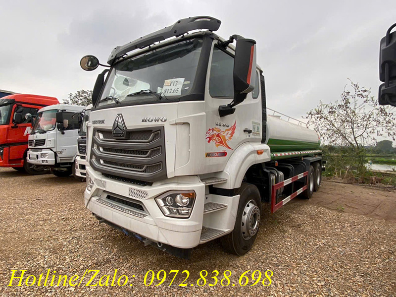 Xe phun nước rửa đường 13 khối Howo NX310